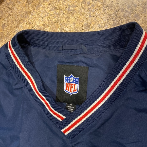 New England Patriots Football NFL G-III Apparel Group Pullover Jacket Medium - Picture 3 of 17